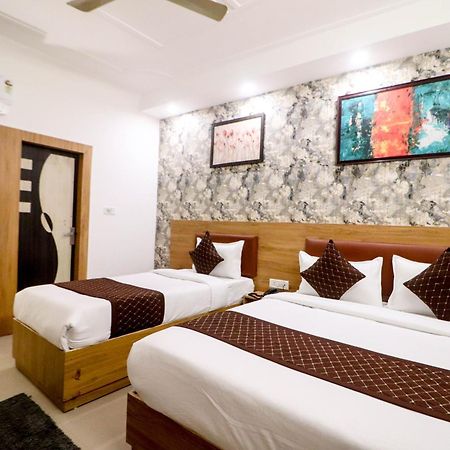 Hotel Vvs Near Delhi Airport Ню Делхи Екстериор снимка