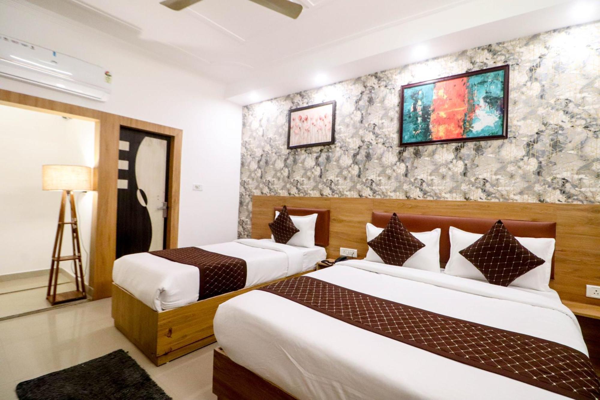 Hotel Vvs Near Delhi Airport Ню Делхи Екстериор снимка