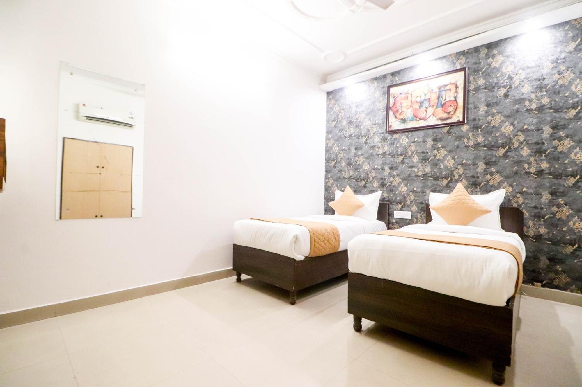 Hotel Vvs Near Delhi Airport Ню Делхи Екстериор снимка