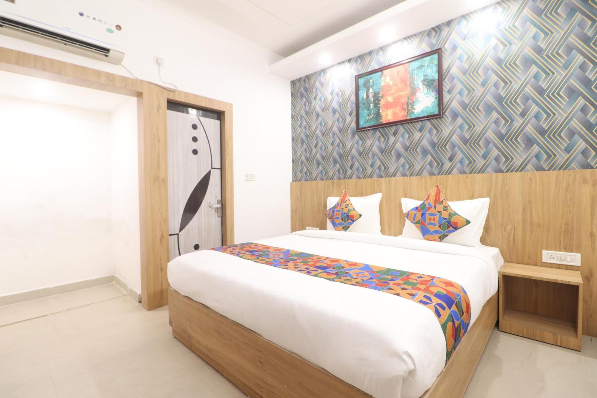 Hotel Vvs Near Delhi Airport Ню Делхи Екстериор снимка